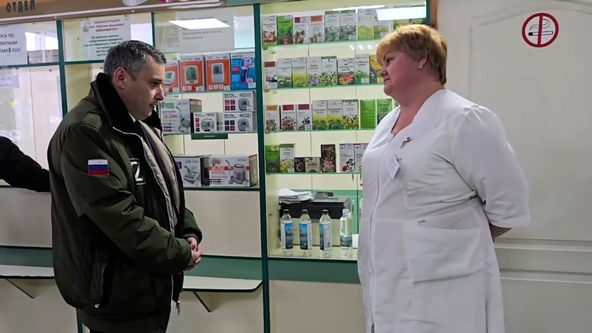 Хинштейн и работница аптеки. Все фото и картинки из сети интернет