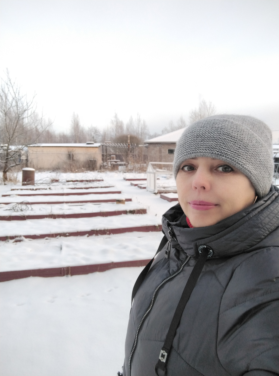 На даче в субботу 14.12.2024. Носик красный от мороза