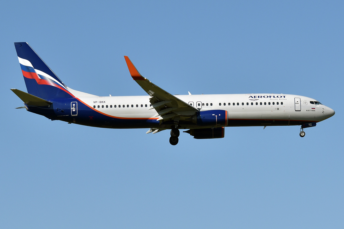 Источник https://upload.wikimedia.org/wikipedia/commons/6/6c/Aeroflot%2C_VP-BKK%2C_Boeing_737-8LJ_%2824367400587%29_%282%29.jpg