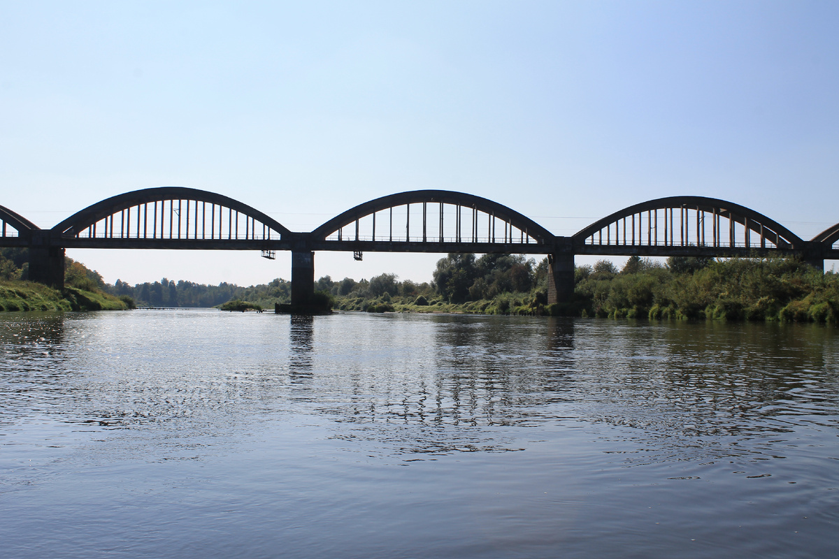 Железнодорожный мост направлением на Туму.