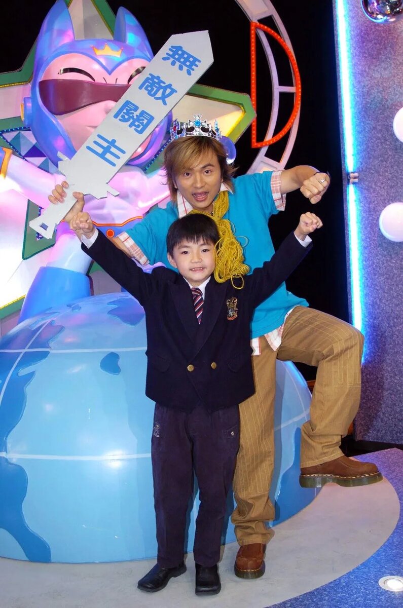    Ван Синь И (спереди)Соцсети