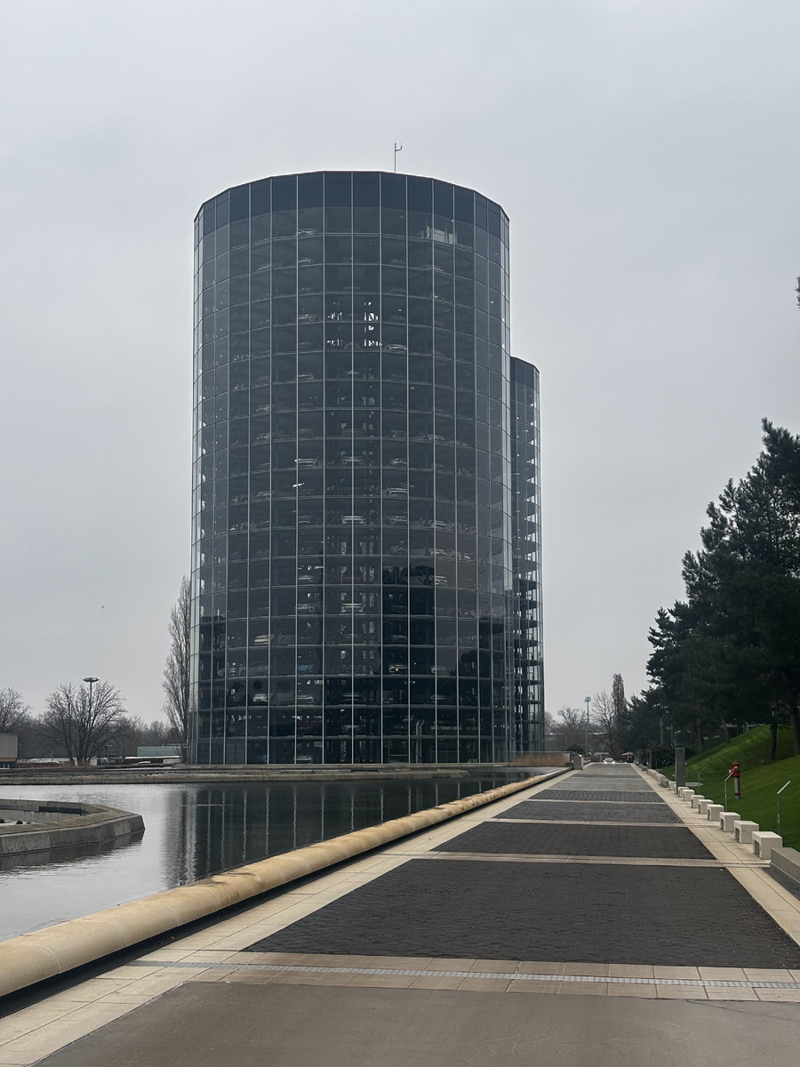 Листайте вправо