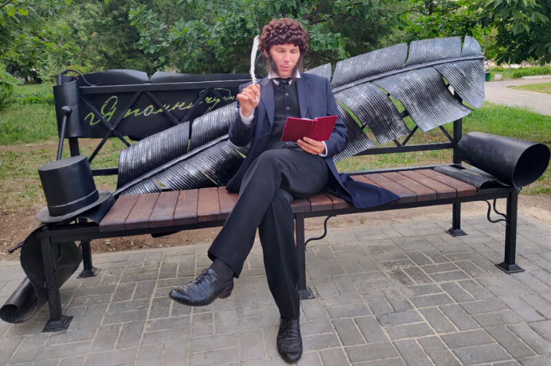    Евгений Черепанов в роли Пушкина (фото: Камышинский драматический театр)