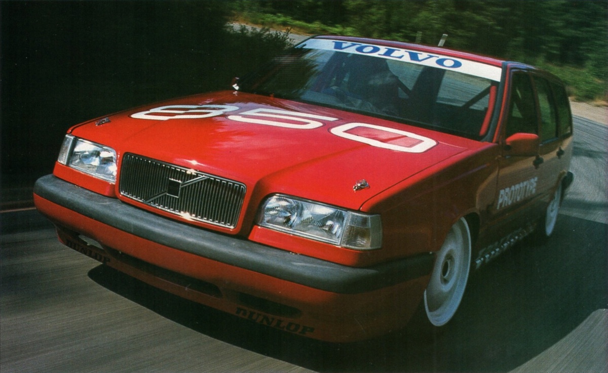 По словам автора Фогарти, гоночный 850 легко «пришпорить». Узкий диапазон оборотов означает, что для быстрого ускорения требуется немало переключений. Тормоза великолепны.