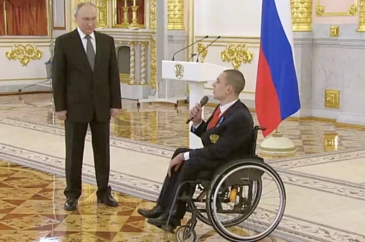    Путин поддержал паралимпийца Жданова, заволновавшегося во время выступления
