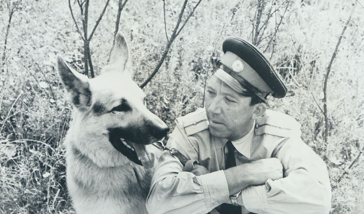 кадр из фильма "Ко мне, Мухтар!"