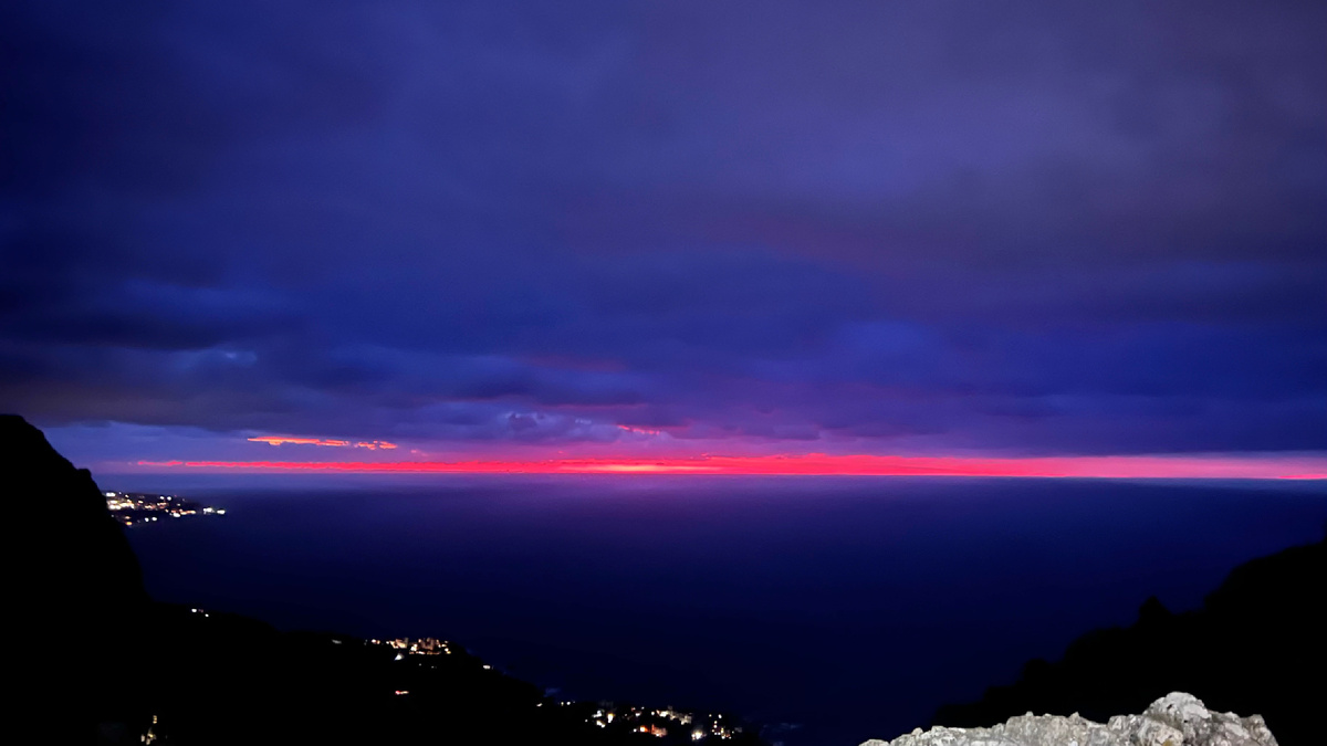 Рассвет в горах Крыма. Фото Пётр Тагинцев