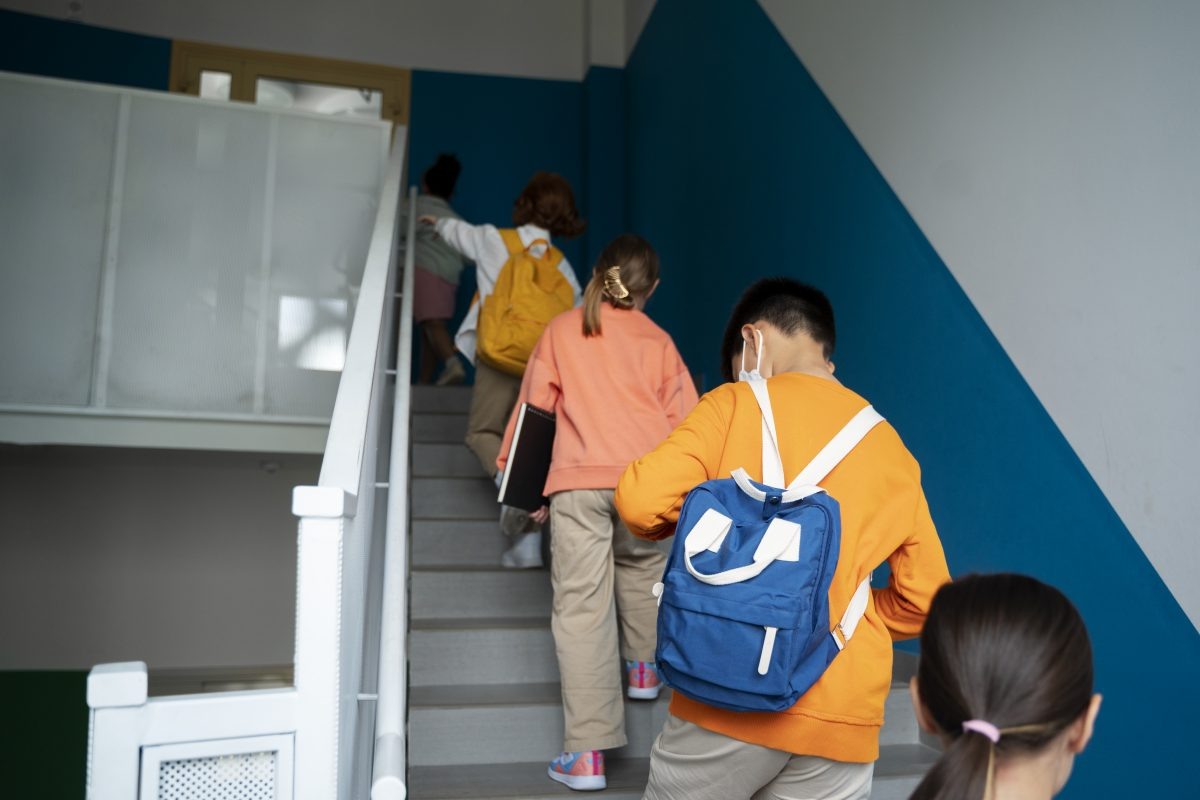    По словам экспертов, в школе необходимо наладить психологическую работу