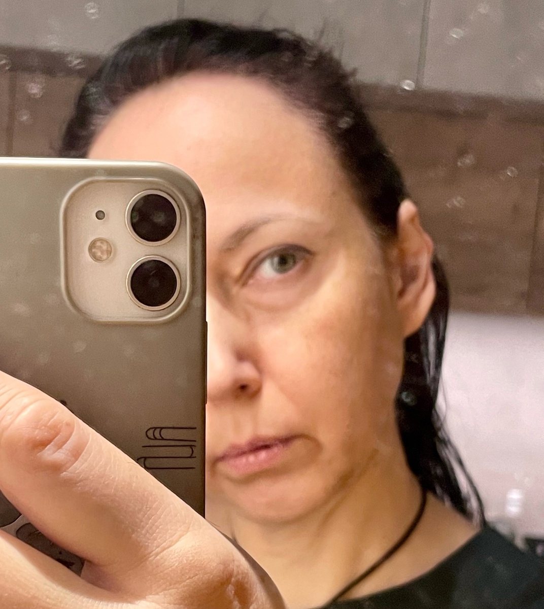 Селфи у зеркала без фильтров