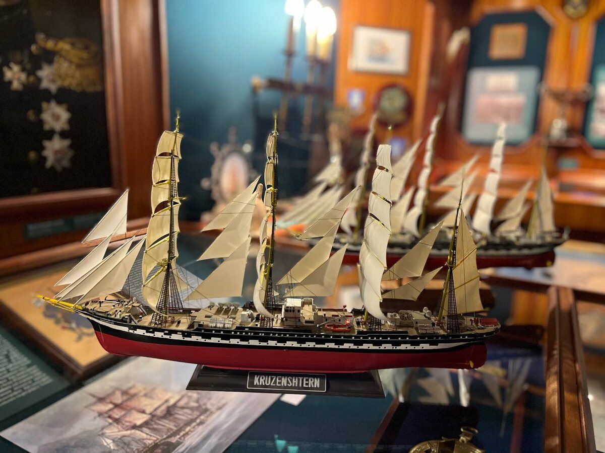 «Не плыви по течению. Не плыви против течения. Плыви туда, куда тебе нужно»