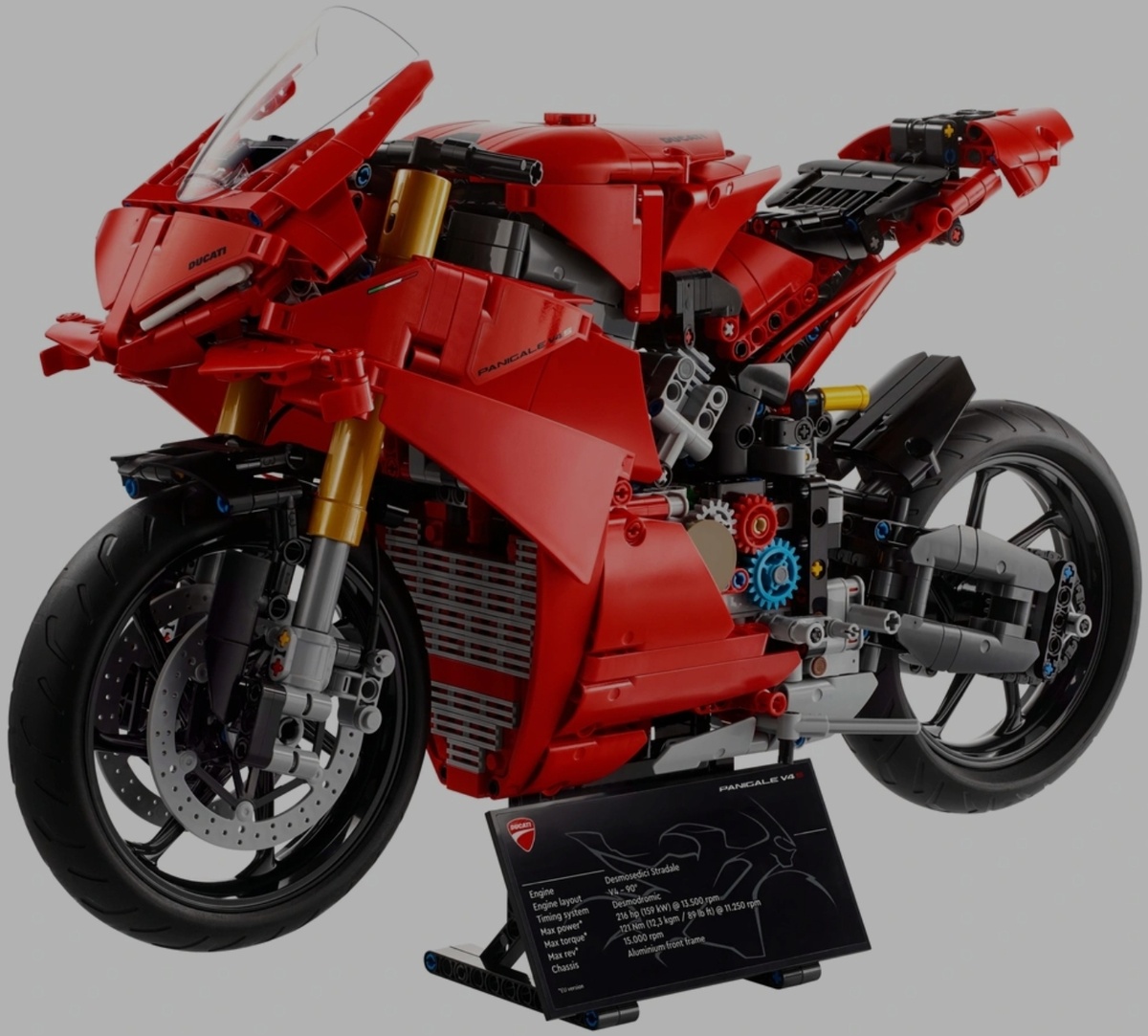 Собранный мотоцикл Ducati Panigale V4 S станет классным арт-объектом дома или в офисе.