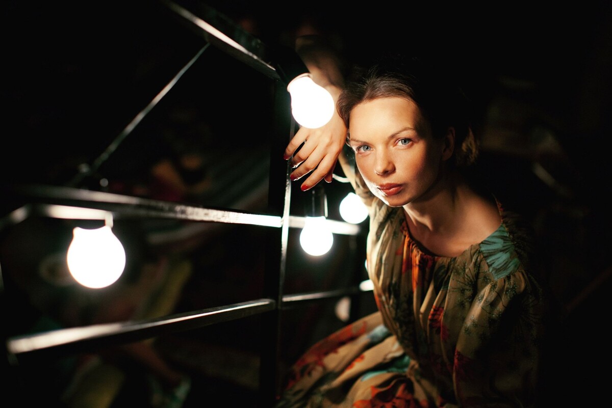 cdn.culture.ru (Алиса Гребенщикова в театре)