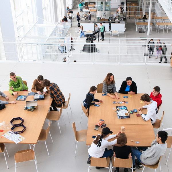     Современный ДНК старого ДК: роль айдентики и брендинга в модернизации культурных пространств