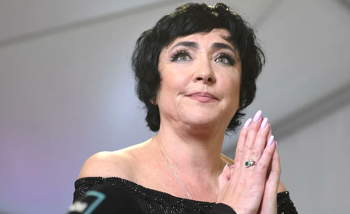 на фото Лолита Милявская