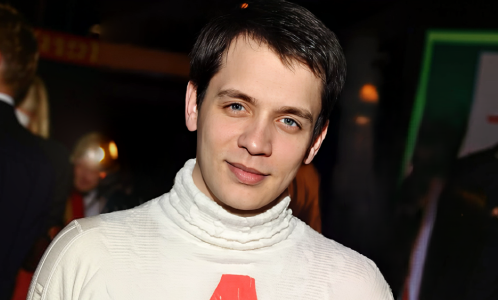 на фото Алекандр Асташенок