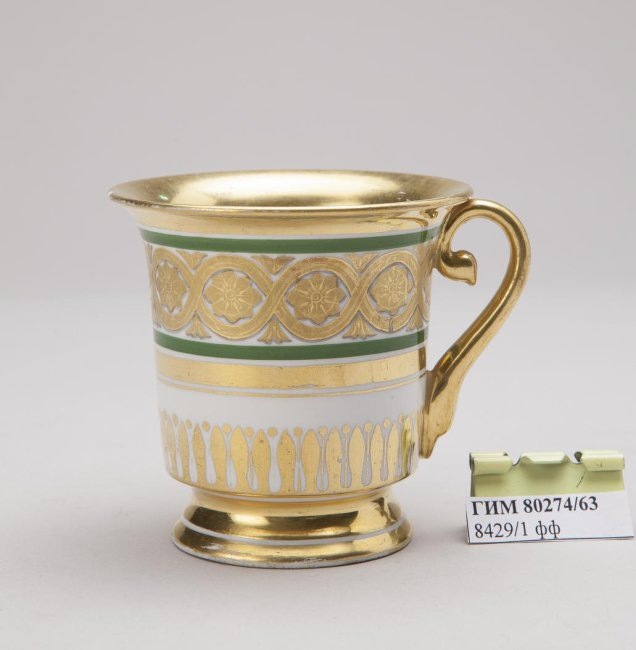 Чашка из сервиза, подаренного в 1827 году императором Николаем I матери – императрице Марии Федоровне. © Государственный Исторический музей