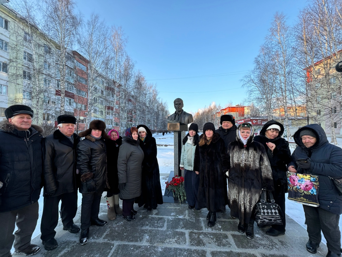    В Нефтеюганске почтили первого всенародно избранного мэра