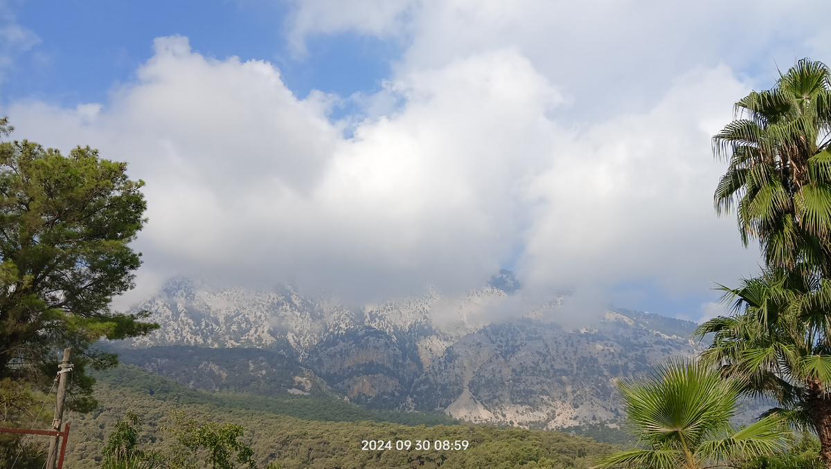 Бельдиби - посёлок окруженный горами