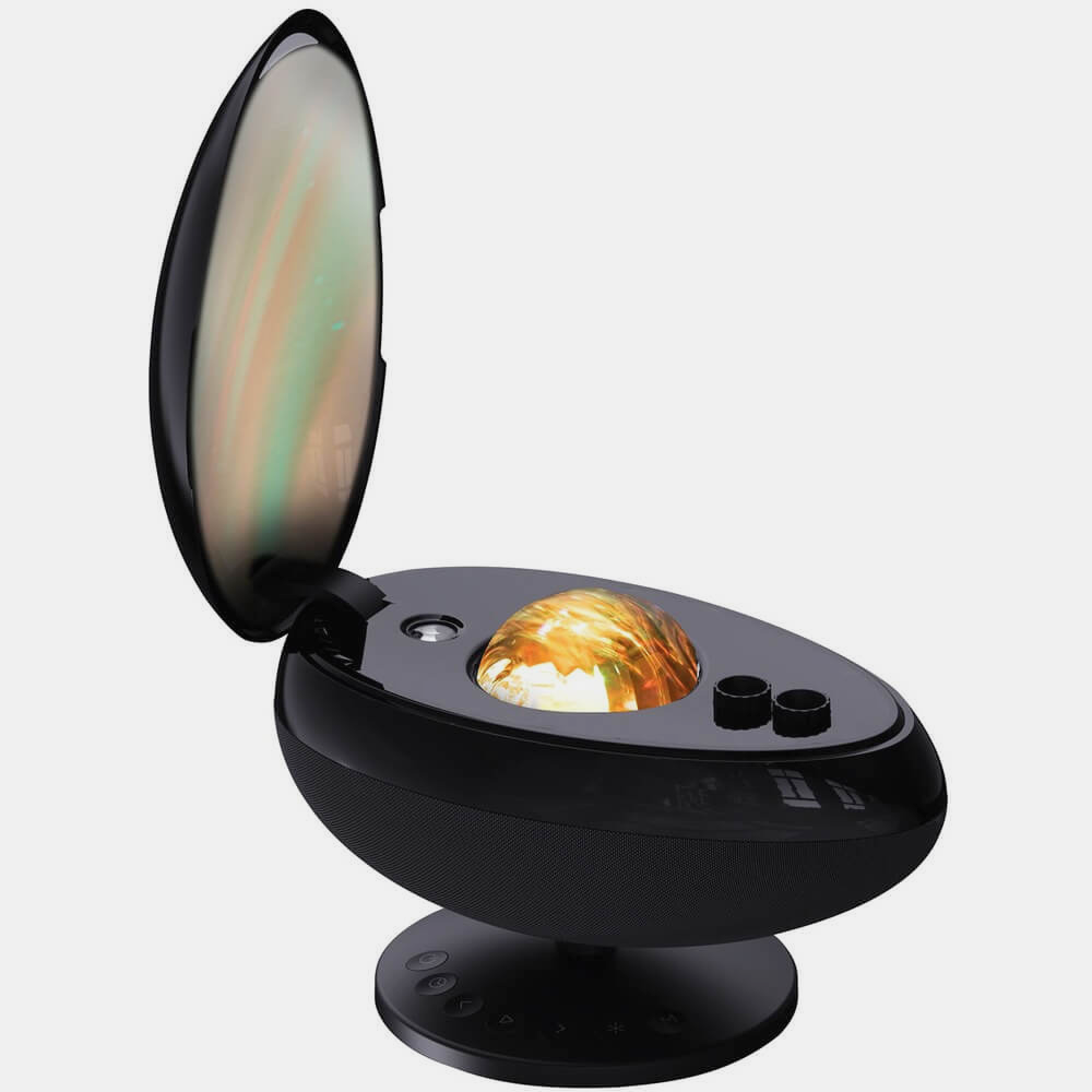    Елочные игрушки, проекторы и свечи: 23 подарка для дома на новогодние праздники (фото 1)