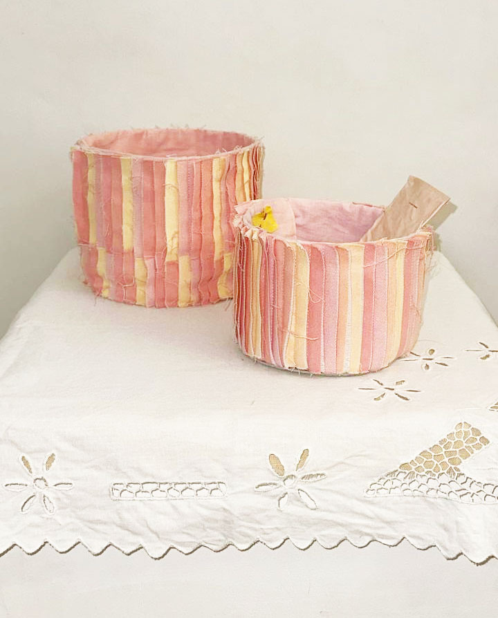    Елочные игрушки, проекторы и свечи: 23 подарка для дома на новогодние праздники (фото 2)