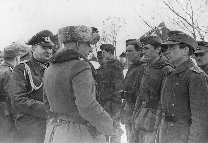 Фриц Эрих Георг Эдуард фон Манштейн (фон Левински) (нем. Fritz Erich Georg Eduard von Manstein) (1887—1973) — генерал-фельдмаршал (1942). Март 1944. Wydawnictwo Prasowe Kraków-Warszawa.