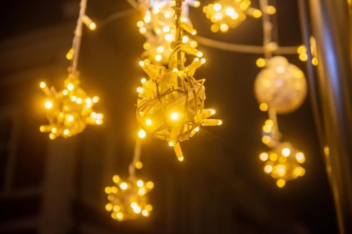    Новосибирцам грозит штраф за самовольное украшение подъезда в Новому году