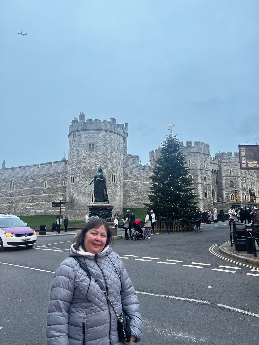 На фоне замка в Виндзор