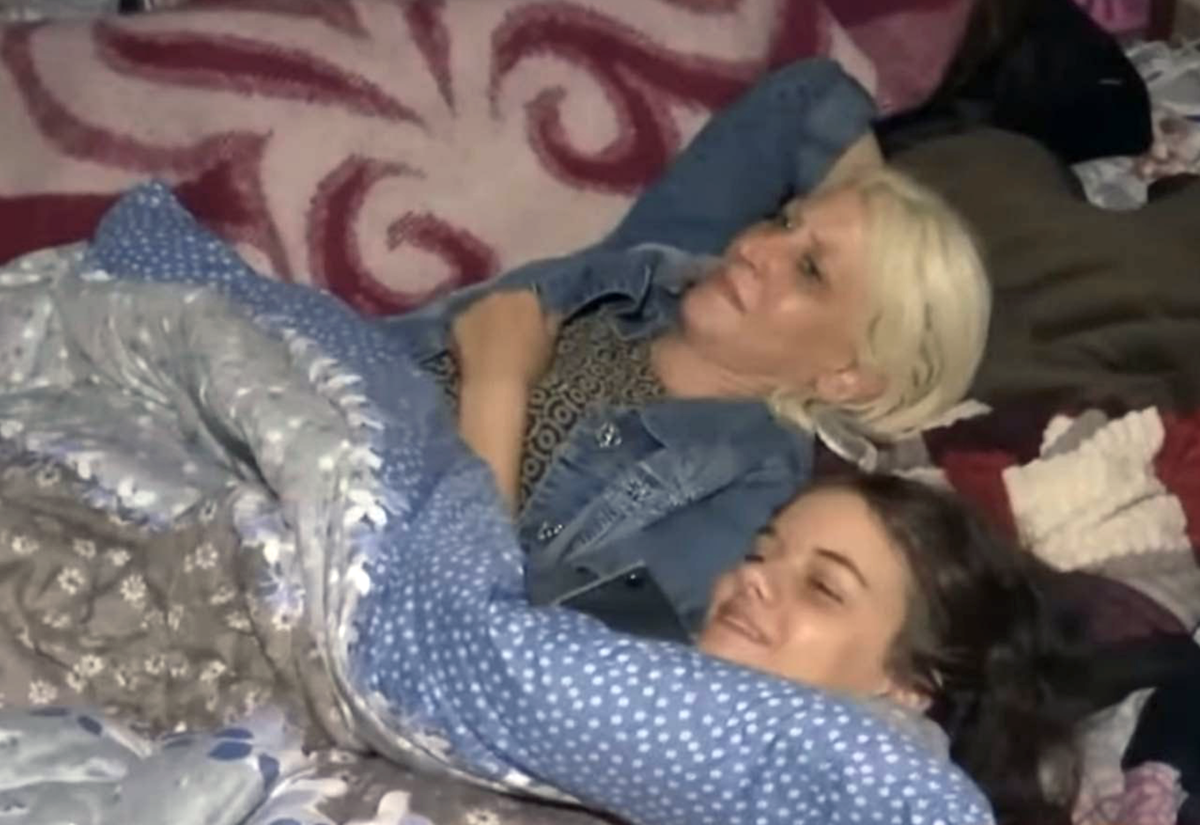     Наталья и Настя в подвале школы-интерната в Судже / Соцсети