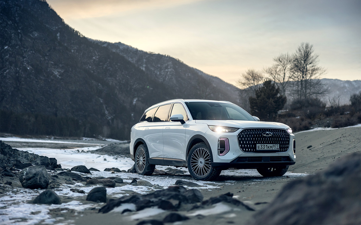 Chery📷Зато 20-дюймовые колесные диски у Chery Tiggo 9 страсть как хороши: в них явно читаются заимствования у Mercedes-Benz. Даже пластиковые колпачки — произведение искусства!