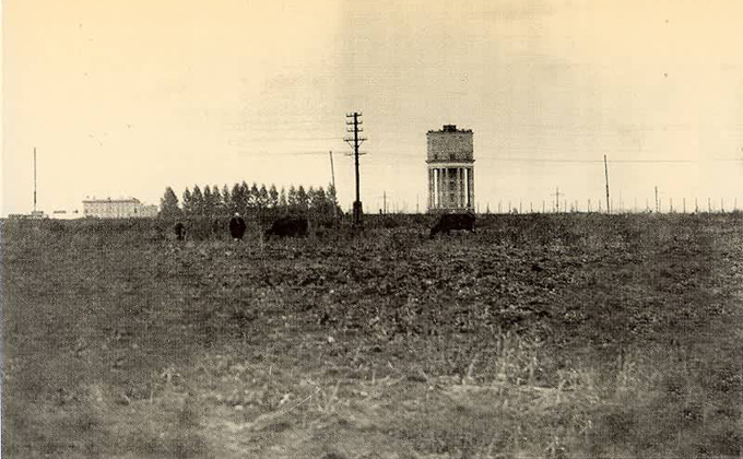 Башня в чистом поле. Теперь там застроено всё.