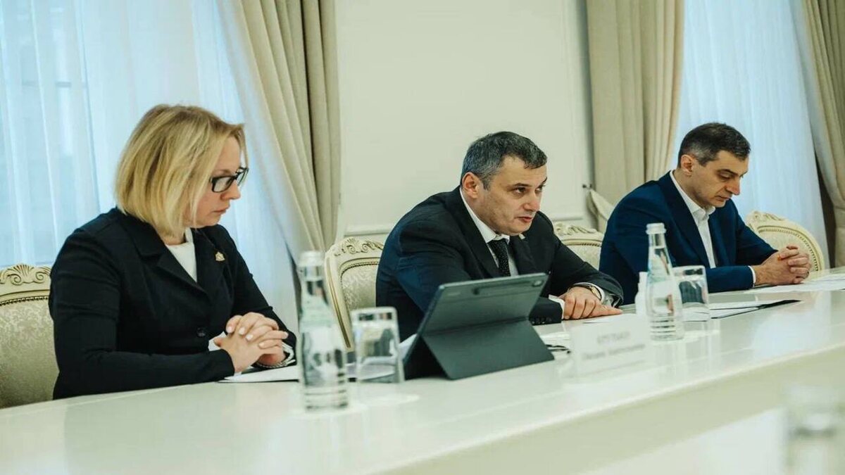    Врио губернатора Курской области встретился с председателем Центрально-Черноземного банка ПАО Сбербанк