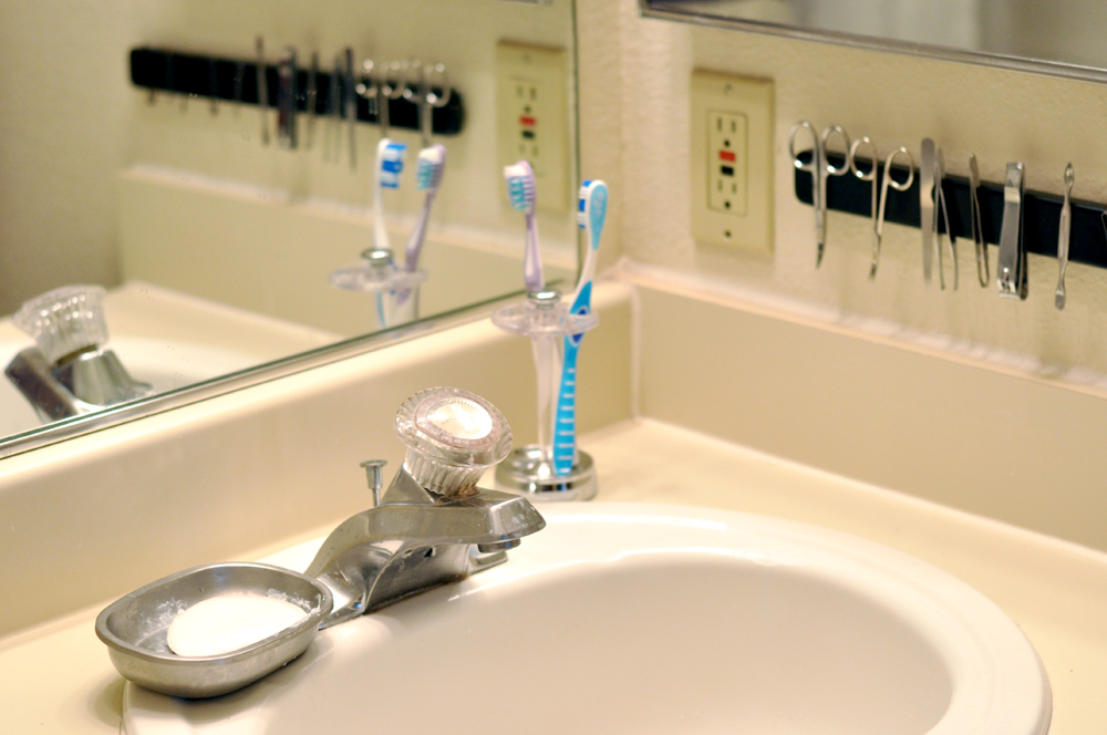 Ванная без стресса: идеи для хранения вещей, чтобы не искать шампунь