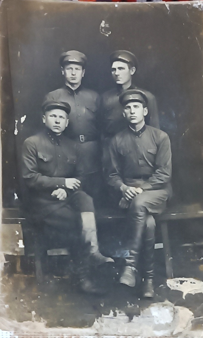 На военных сборах. Павел справа в верхнем ряду.