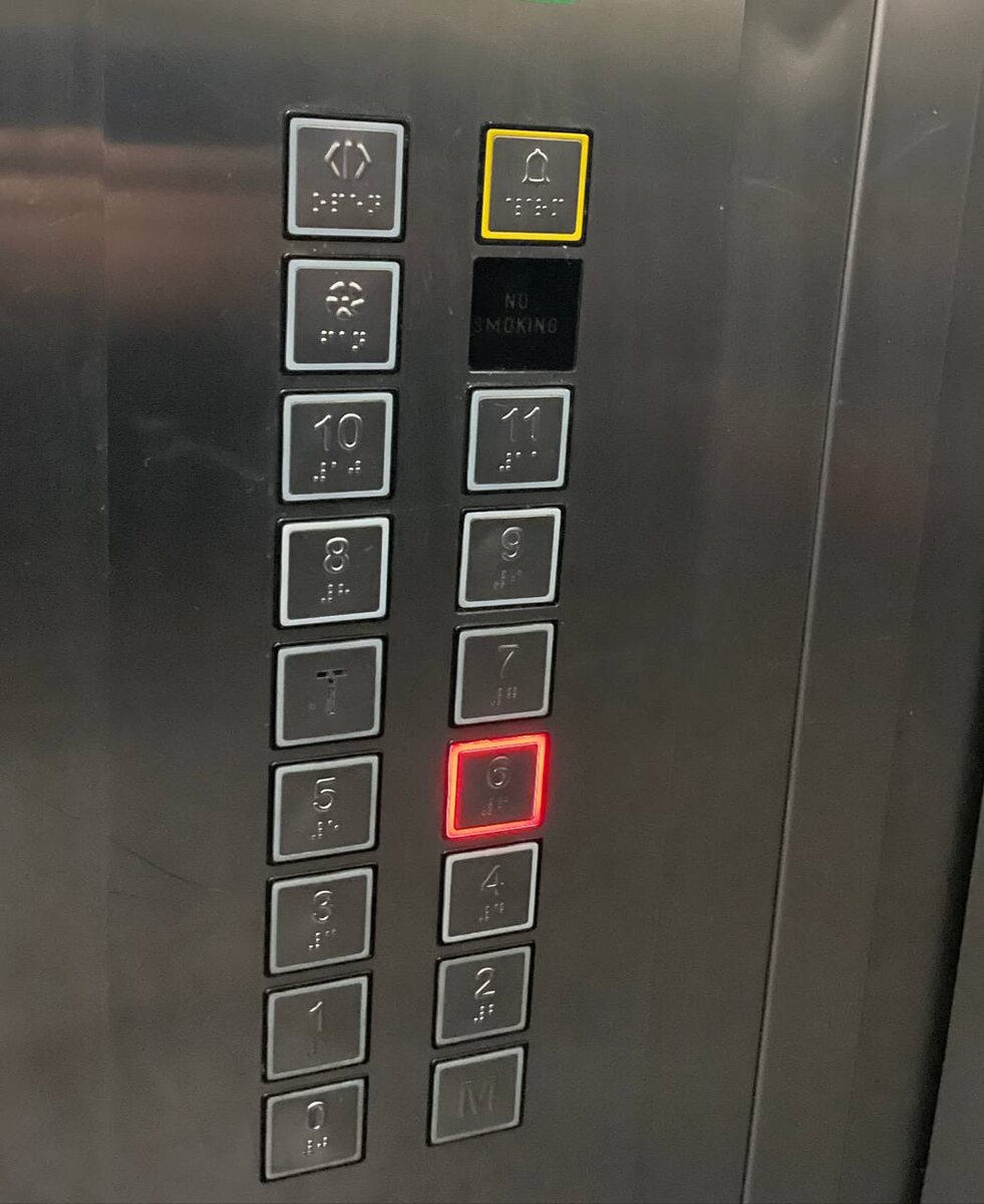 Нумерация этажей в лифте. 