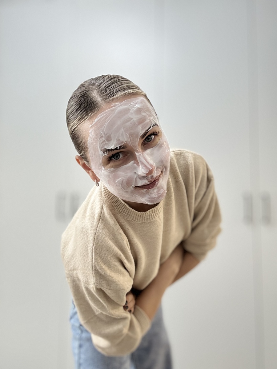 Пока пишу сижу с масочкой для лица, я же девочка