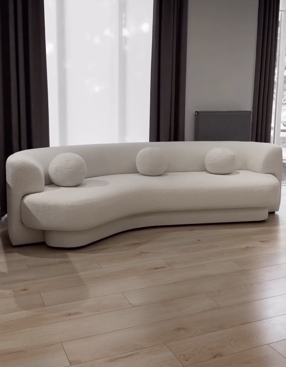 Диван DAISY— настоящая изюминка интерьера.
