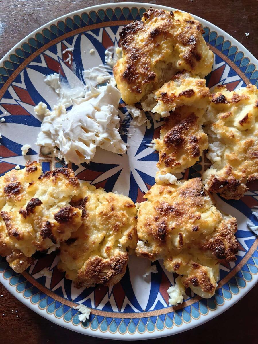 Вот такой роскошный у меня был завтрак.