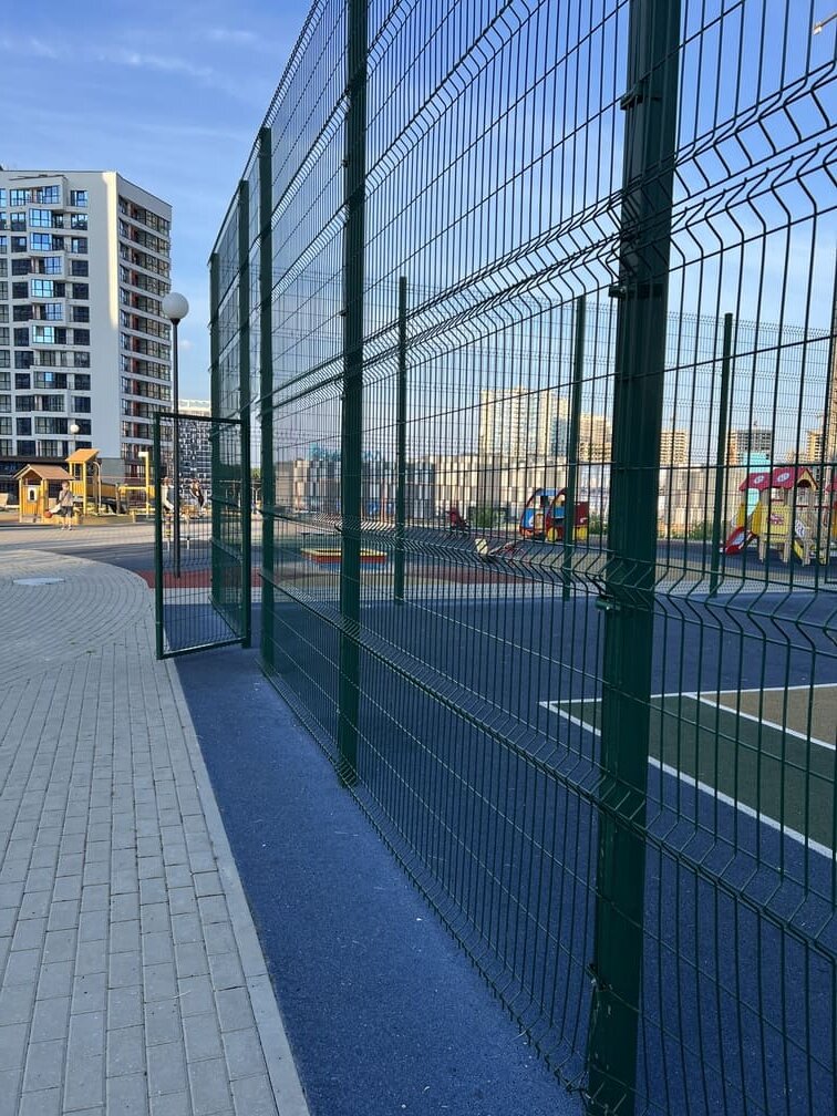 Идеальный забор для детской площадки