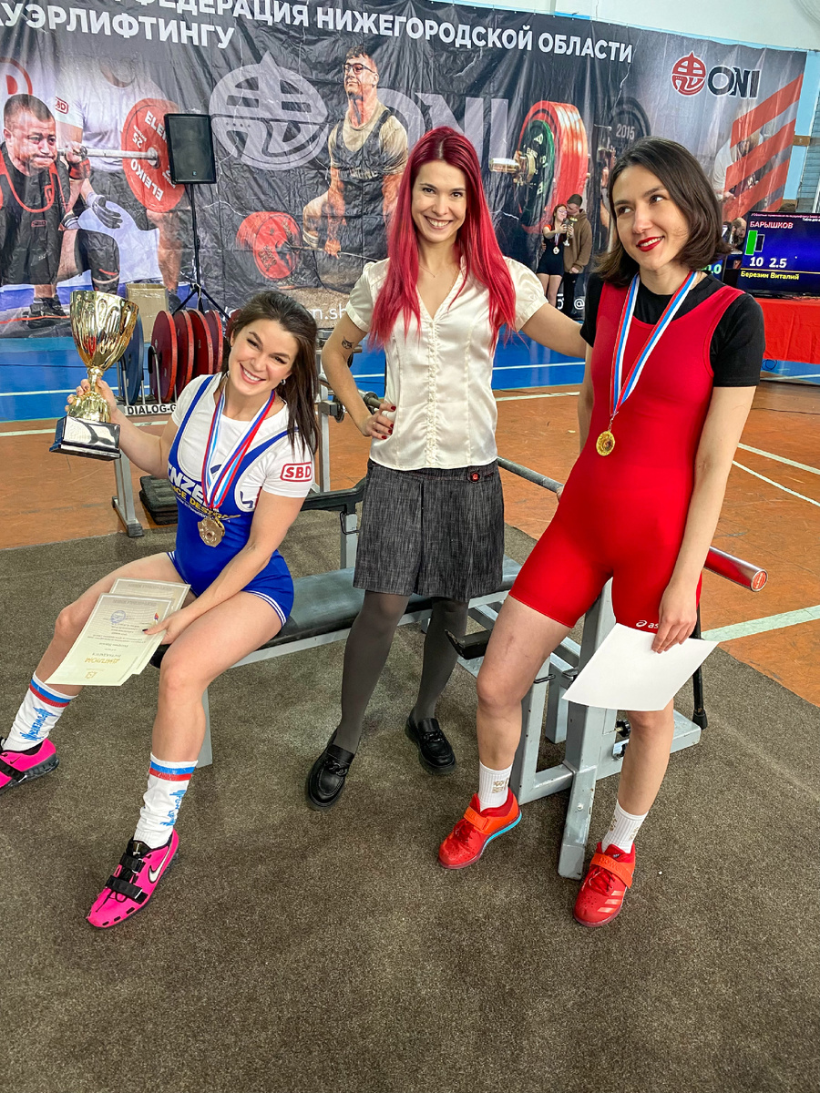 девчули - пауэрлифтеры 