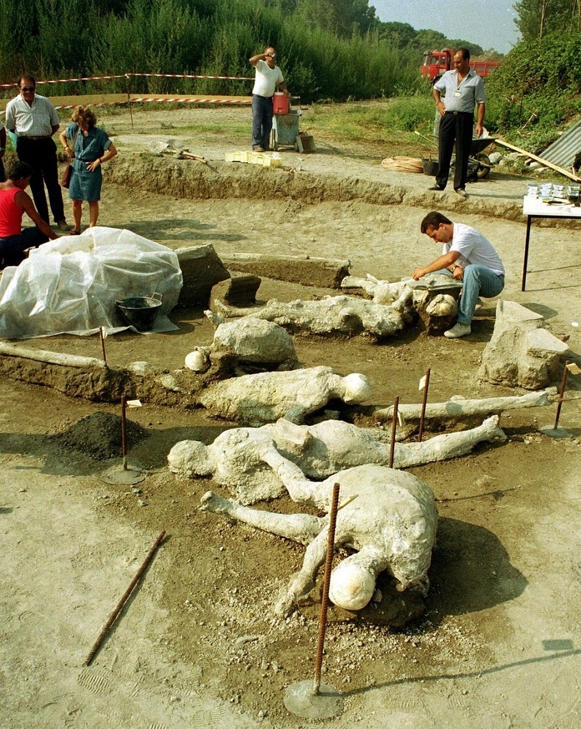 Одна из найденных групп погибших при извержении