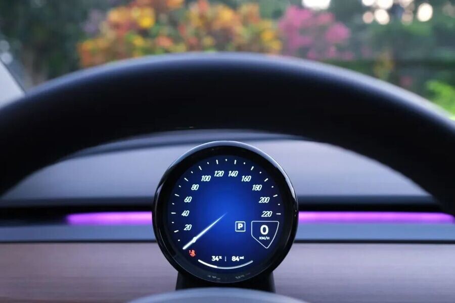    Вариант круглого дисплея для Tesla