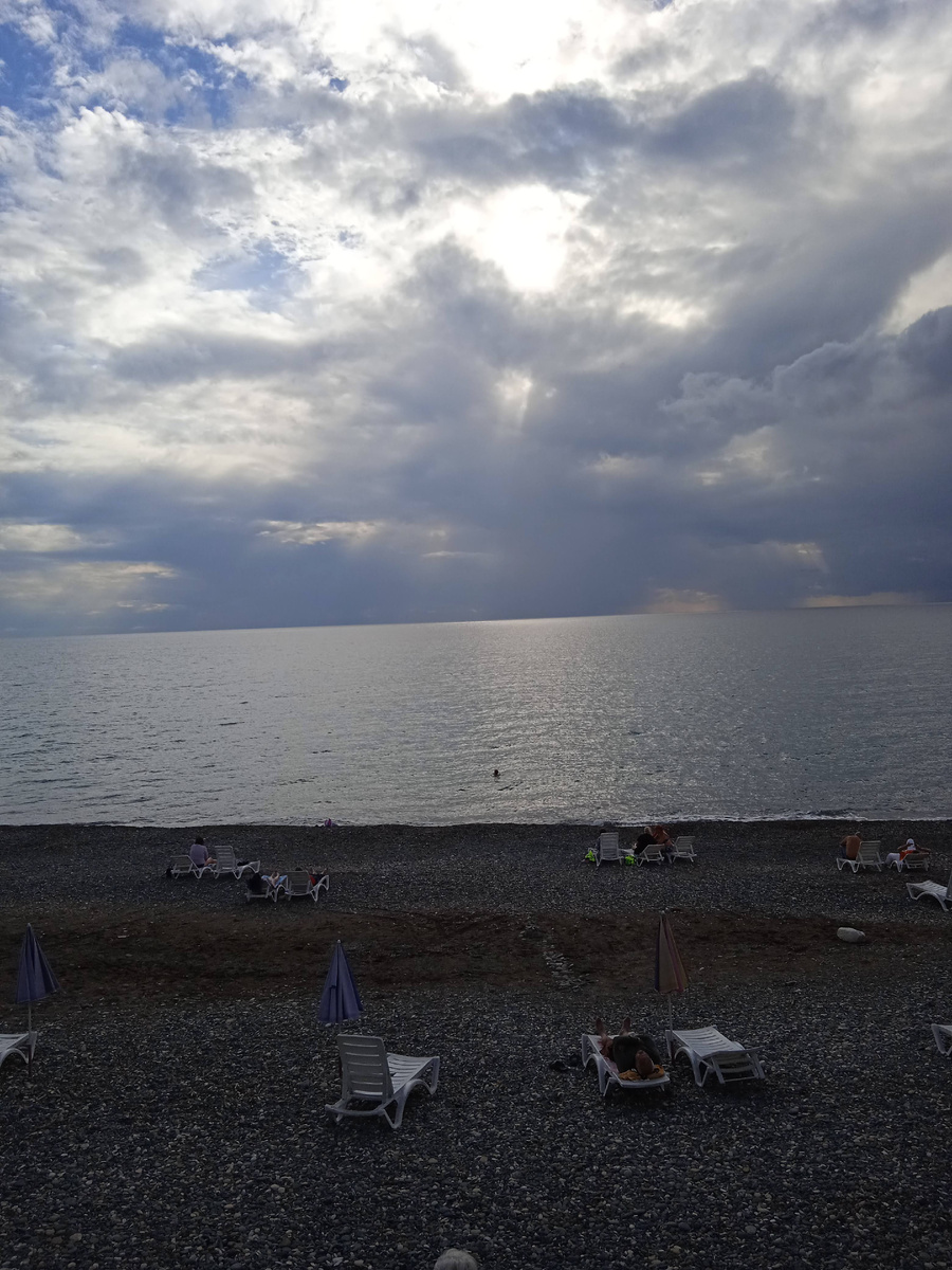 Пляж пансионата Айтар в октябре. Фото автора.