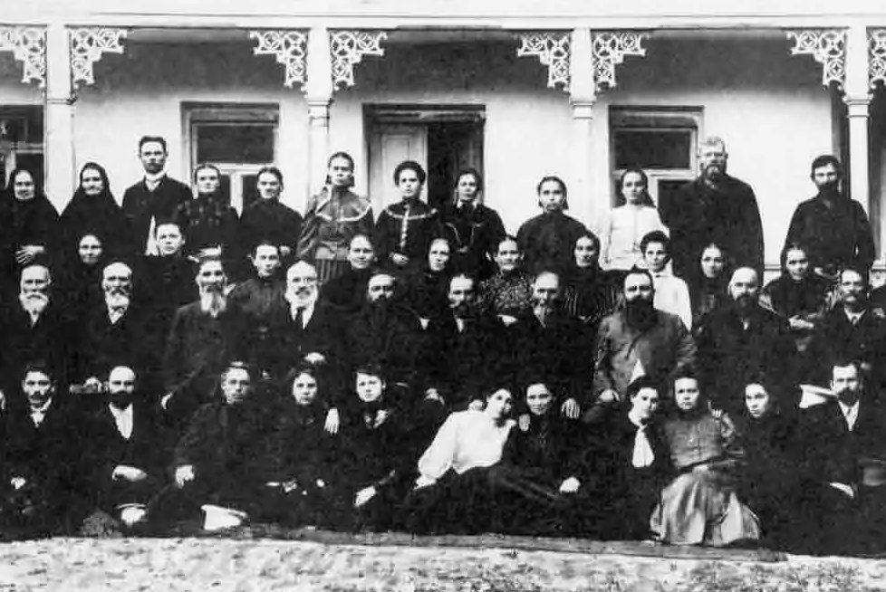 19 век, первые общины