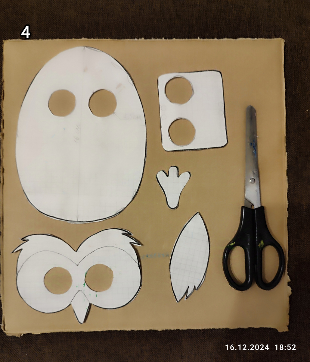 Накладываем шаблоны на картон и вырезаем. Учите детей разумно использовать материалы, накладываем близко друг к дружке, чтобы экономить картон.