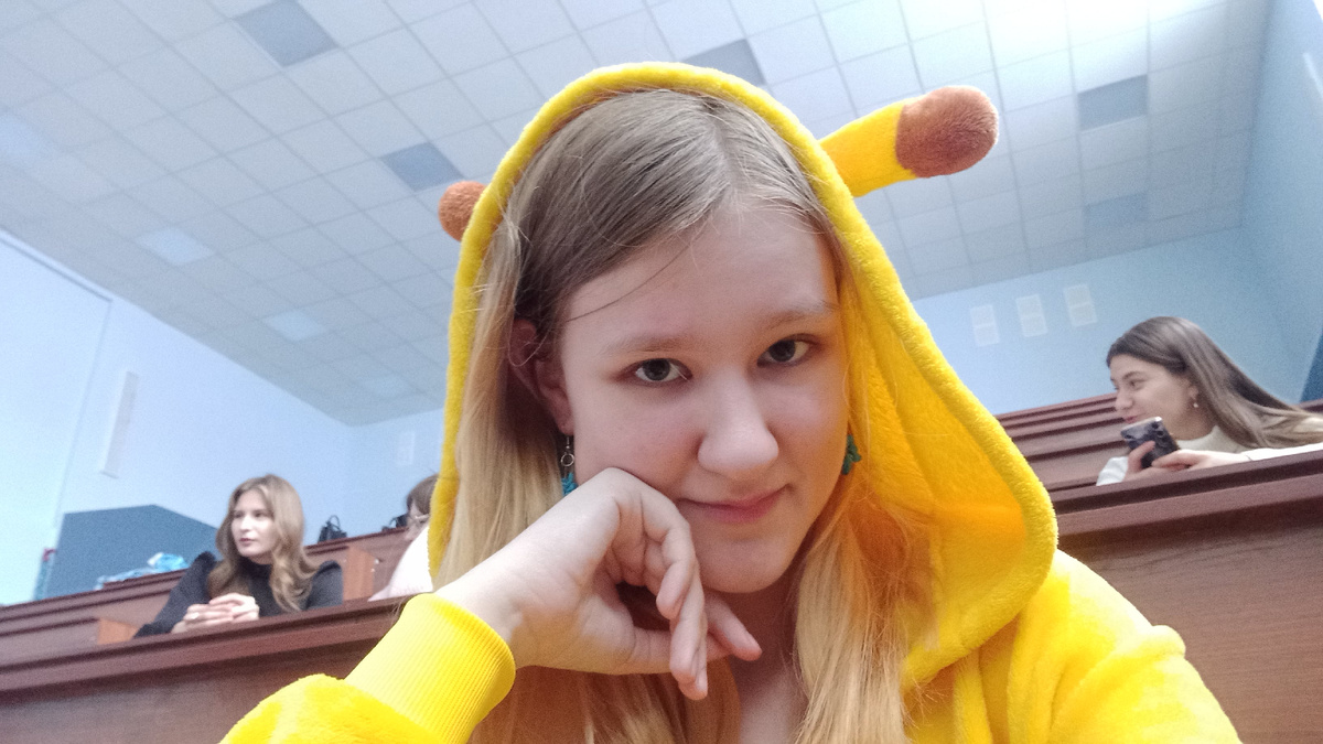 Подруга дала мне для роли такую пижаму Пикачу)