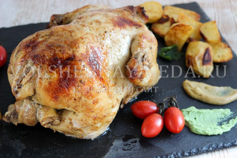 Курица, запеченная целиком в рукаве в духовке