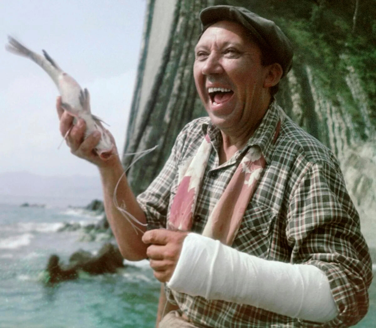   Юрий Никулин, кадр из фильма «Бриллиантовая рука» (1968)