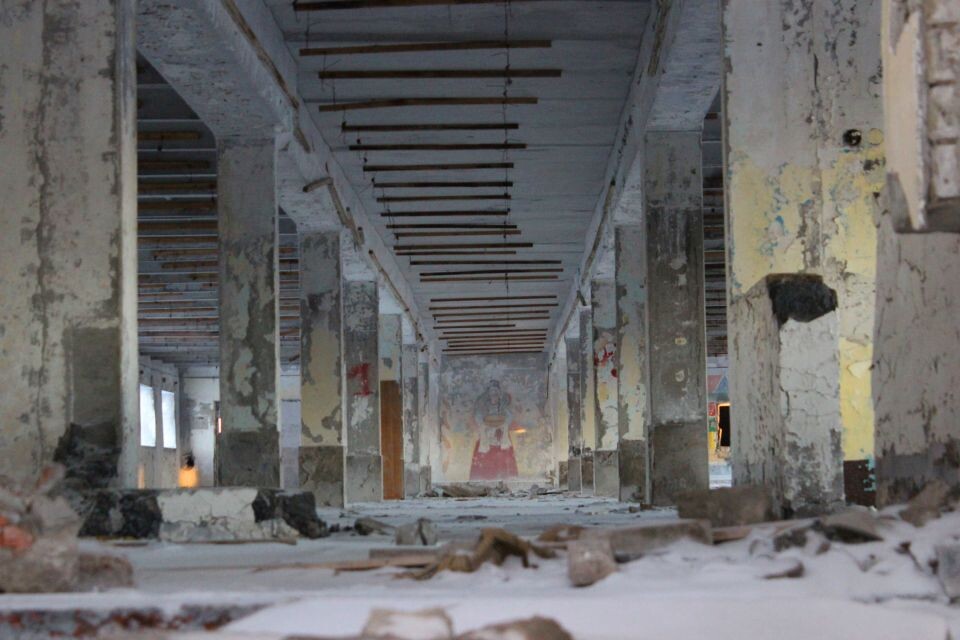    Здание столовой на территории заброшенной военной части. Источник: Евгения Кочеткова