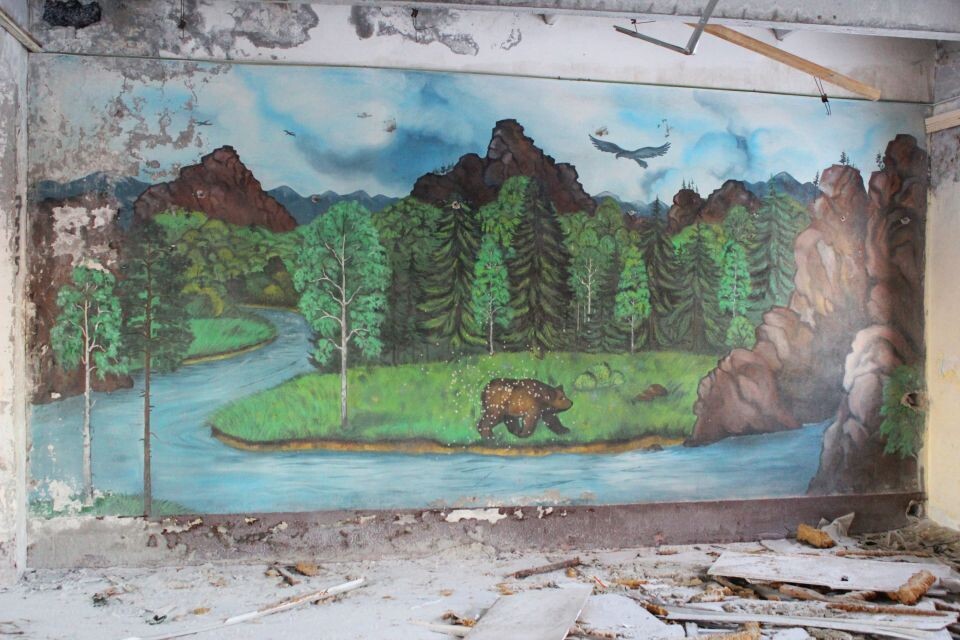    Здание столовой на территории заброшенной военной части. Источник: Евгения Кочеткова