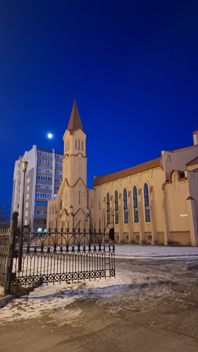 Утро. Полюбуйтесь последним полнолунием 2024 года)) 